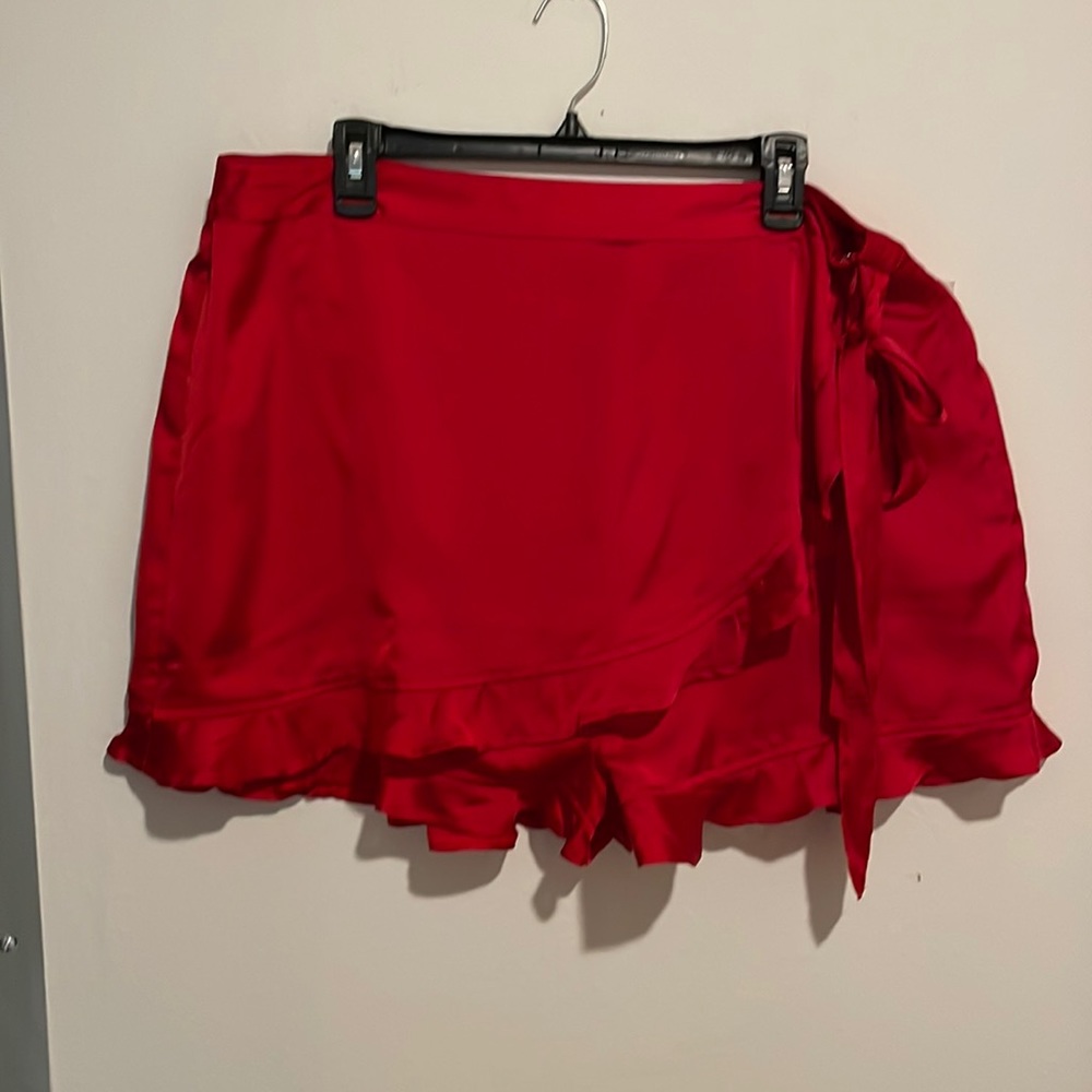 Satin red skort